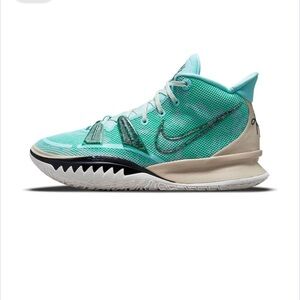 Nike Kyrie 7 EP 'Copa' Women’s Basketball Sneakers